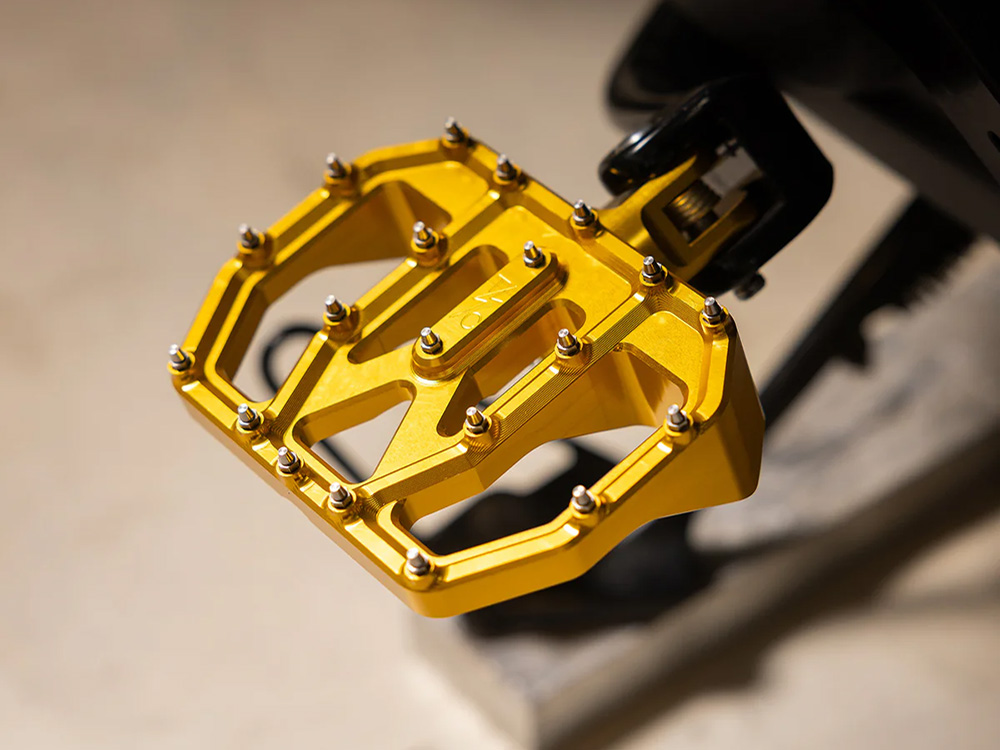 Aggressor Mini Floorboards - Gold. Fits Softail 2018up Front Rider - Image 2